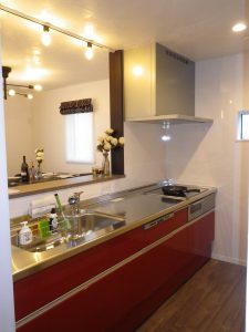 家具や小物類の設置